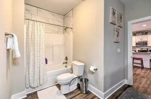 Image of Updated Apt 1 Mi to Western Kentucky University!