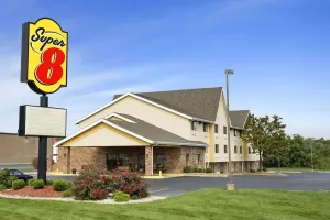 Image of Super 8 by Wyndham Alton