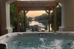 Image of Hummingbird Home by Avantstay Boat House + Dock