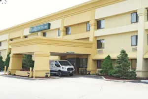 Image of La Quinta Inn by Wyndham Milwaukee Airport / Oak Creek