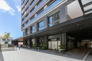 Image of Studios Tower - Prédio com piscina e estacionamento