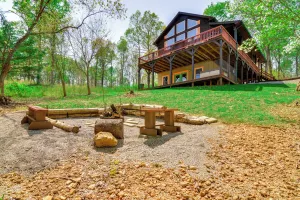 Image of 3 Mi to Marina: Cabin w/ Hot Tub in Byrdstown!