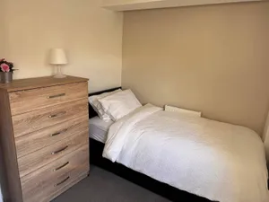 Image of 5 Bedroom Cosy Bloxwich Stay - WiFi & Free Parking