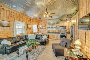 Image of 'grace Place' Clark House on Farm: Shared Hot Tub!