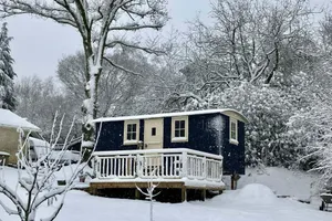 Image of Haslemere - Cabin - Sleeps 2 - Parking - Garden