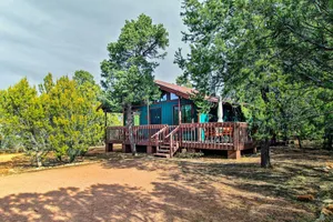 Image of Near Hiking Modern Heber-Overgaard Cabin with Deck