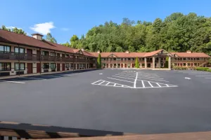 Image of Super 8 by Wyndham Helen