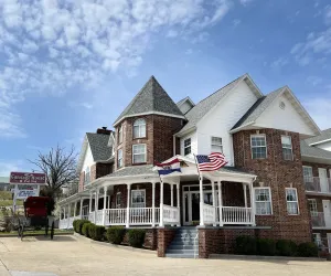 Image of Carriage House Inn