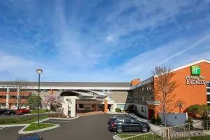 Image of Holiday Inn Express Milwaukee - West Medical Center by IHG