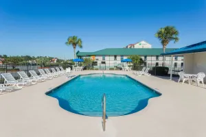 Image of Super 8 by Wyndham Valdosta GA I-75