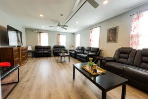 Image of Unique Large 9BR House with 3 Bath Close to the falls