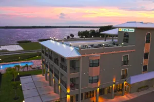 Image of The Citrus on the Lake