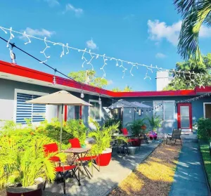 Image of Cozy Studio in Hollywood FL - Pet Friendly Parking