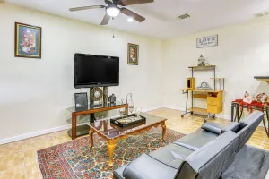 Image of 7 Mi to Dtwn Houston: Family Home w/ Patio & Yard