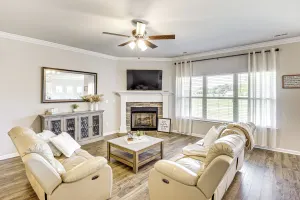 Image of 5 Mi to The Square: Athens Home w/ Pool Access!