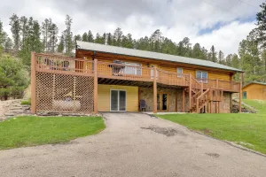 Image of Hill City Log Cabin Along Newton Creek!