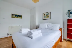 Image of Bright Two Bedroom Apartment Near Vibrant Camden Town