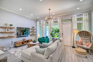 Image of Modern Houston Townhome - 3 Mi to Downtown!