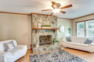 Image of 3 Mi to Dtwn: Family-friendly Sanford Home