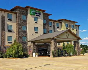 Image of Holiday Inn Express and Suites Heber Springs by IHG