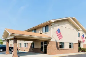 Image of Super 8 By Wyndham Franklin/Middletown Area