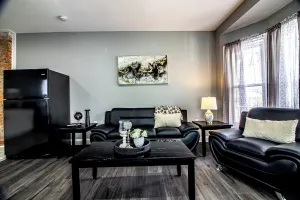 Image of Modern 1 Bedroom Apartment close Falls and Casino