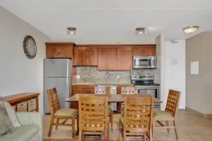 Image of Deluxe Condo Near Waikiki Beach - Free Parking