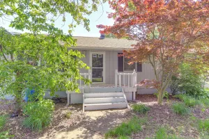 Image of Lake Erie Family Getaway in Amherst: Pets Welcome!