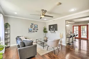 Image of Chic Townhome with Deck 6 Mi to Dtwn Baltimore