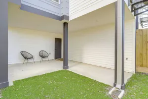 Image of 3 Mi to Dtwn Modern Townhome with Yard in Houston