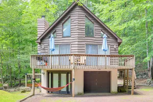 Image of Less Than 1 Mi to Lake Wallenpaupack Poconos Cabin Rental