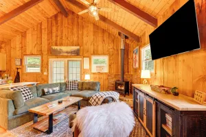 Image of 2 Mi to Conway: Cozy Cabin w/ Grill & Yard!