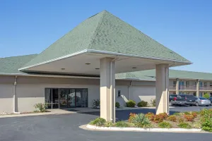 Image of Super 8 by Wyndham Dunn