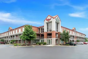 Image of HomeTowne Studios by Red Roof Auburn Hills