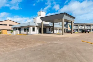 Image of Quality Inn & Suites Port Lavaca near Lighthouse Beach