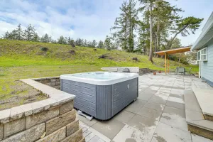 Image of 3 Mi to Beach: Oregon North Coast Retreat