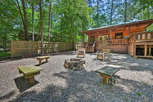 Image of Hot Tub and Deck Broken Bow Azalea House
