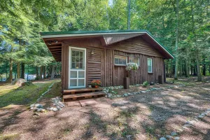Image of Steps to Lakefront: Dog-friendly Cabin in Levering