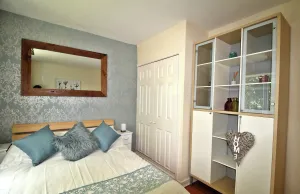 Image of Doncaster - Boswell - Large Balcony Apartment - 2 Double Beds - 2 Bedrooms - Close to Town & Racecourse - Off Street Parking 2 Cars - Fast Wifi