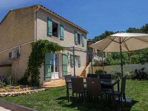 Image of Attractive holiday home with shared pool in the Luberon