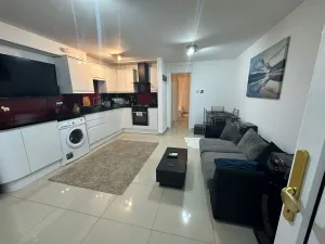 Image of Charming 1-bed Apartment in Chigwell