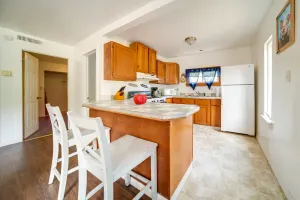 Image of Charming Lake Erie Cottage on Main Strip!