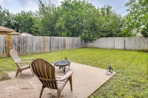 Image of 3 Mi to Dtwn: Waxahachie Townhome w/ Fire Pit