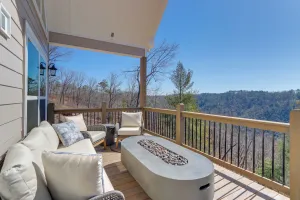 Image of 11 Mi to Dtwn Ellijay: Newly Built Modern Cabin!