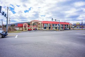 Image of Ozark Junction mountain view by OYO