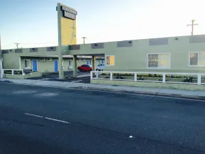 Image of Town House Motel