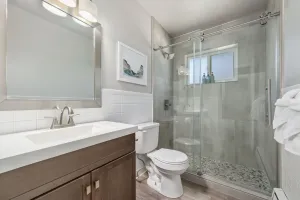 Image of Stunning Downtown Condo - 5 min walk to Old Town!