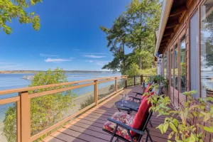 Image of Madrona Beach House by Avantstay Waterfront Home