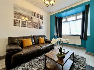 Image of Bramhall House - Great for Contractors or Family Holidays