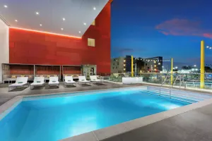 Image of Courtyard by Marriott Santa Monica